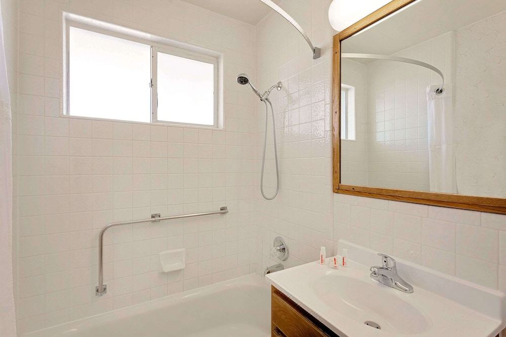 Photo of Bathroom in Page