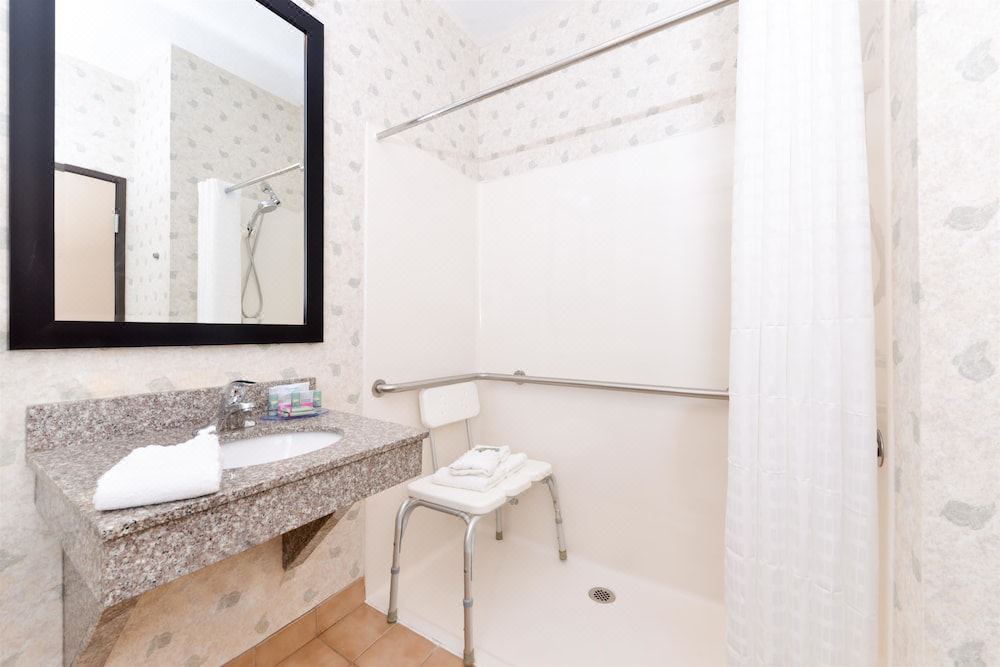 Photo of Bathroom in Neosho