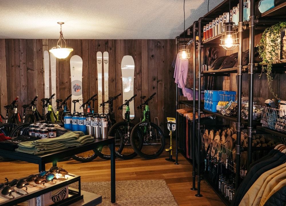Photo of Livingroom in Century West