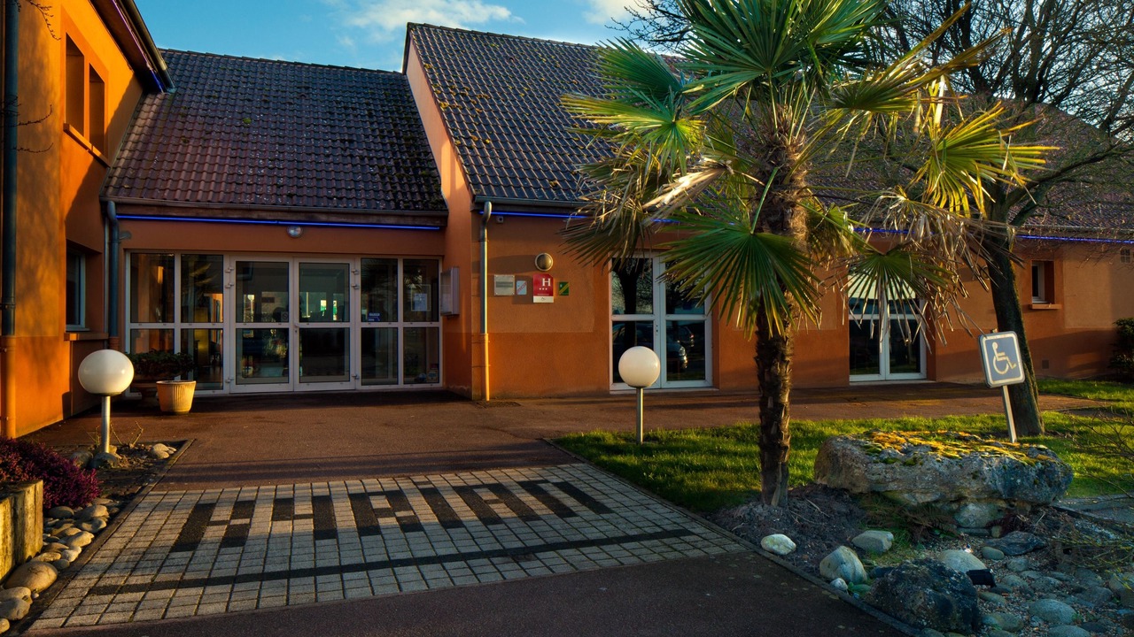 Photo of Buildings in Saran