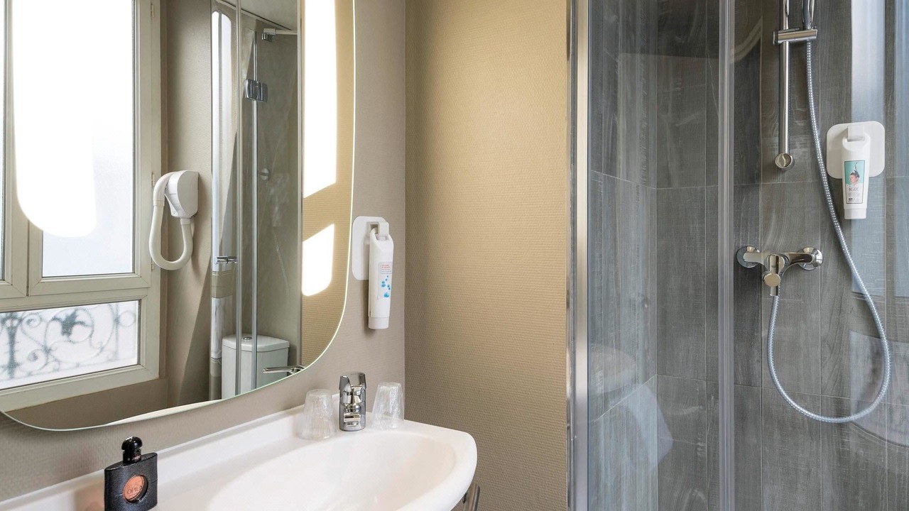 Photo of Bathroom in 18th Arrondissement