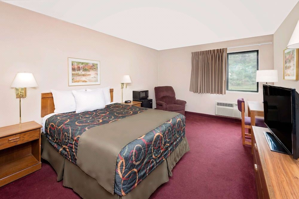 Photo of Bedroom in Boonville