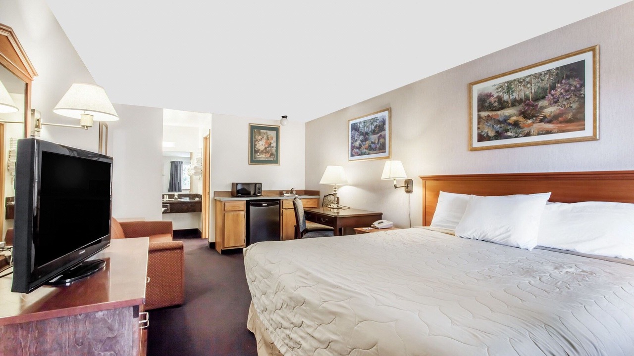 Photo of Bedroom in Edmonds