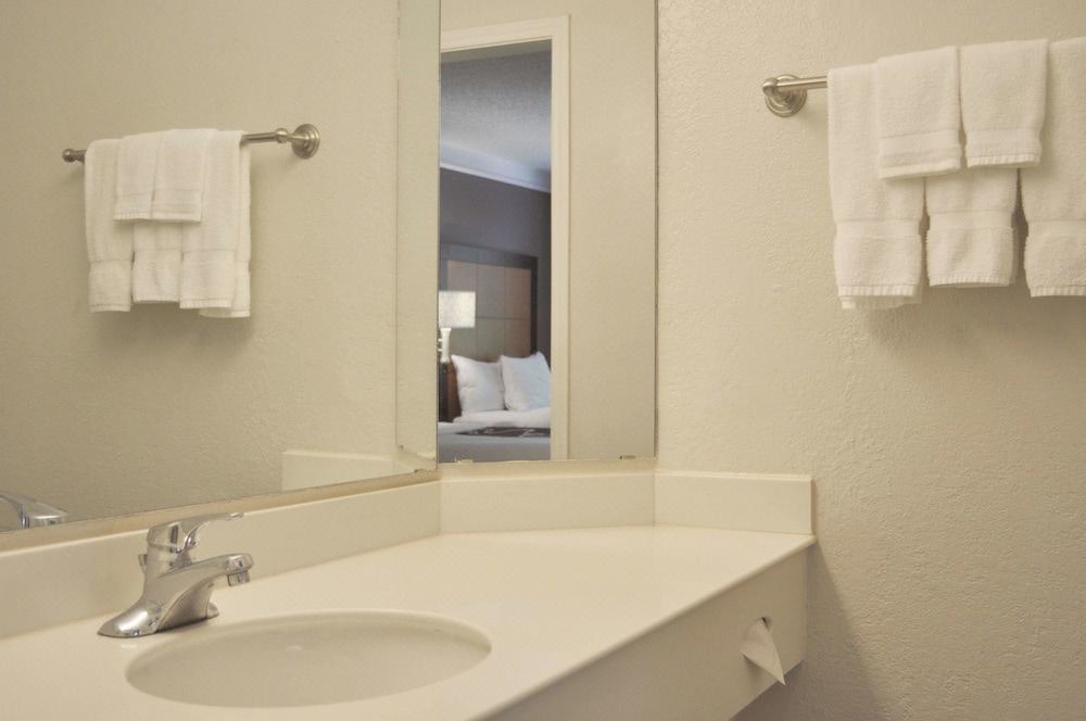 Photo of Bathroom in Knox - Henderson