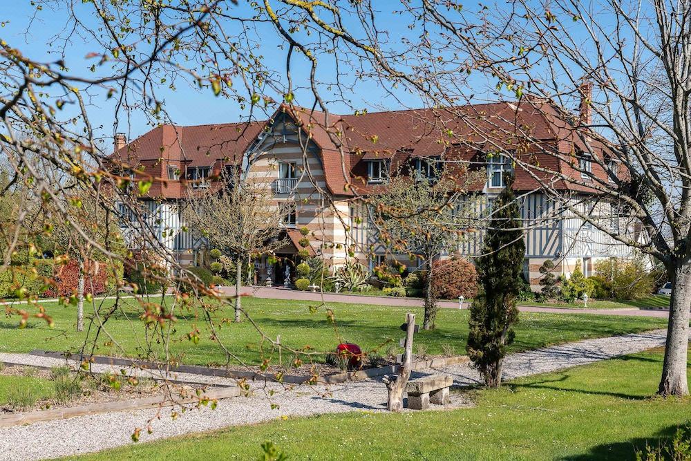 Photo of Buildings in Cricqueboeuf