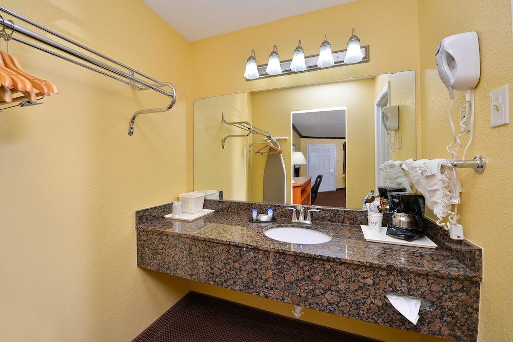 Photo of Livingroom in Center
