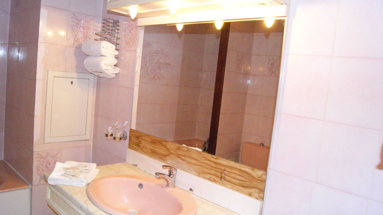 Photo of Bathroom in Rouen City Centre