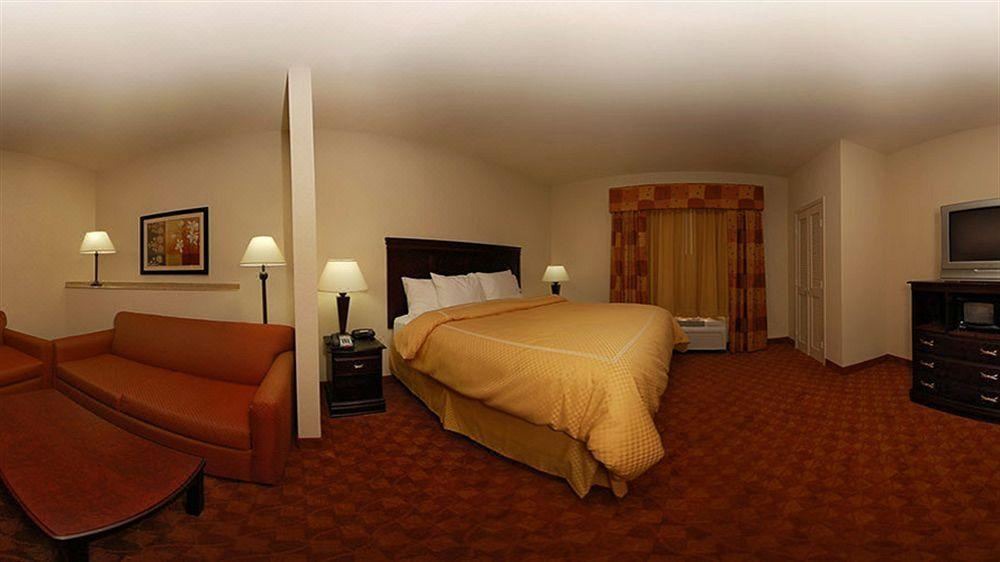Photo of Bedroom in Granbury