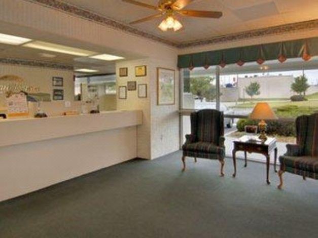 Photo of Livingroom in Commerce