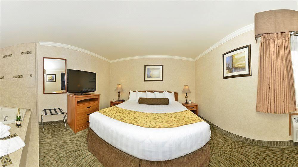 Photo of Bedroom in Coos Bay