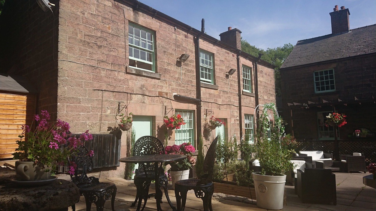 Photo of Buildings in Whatstandwell