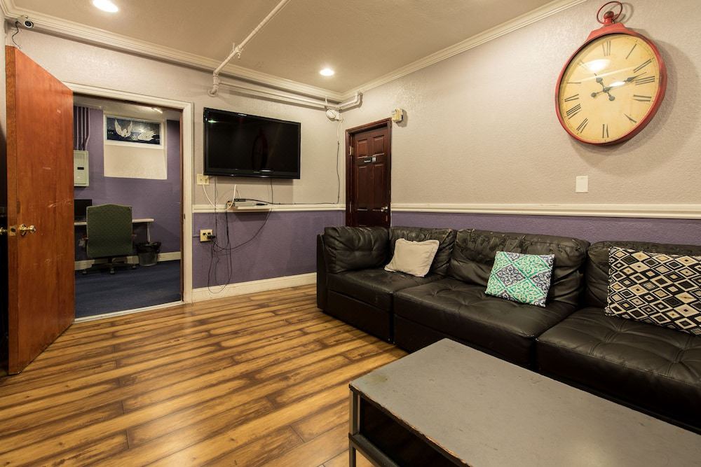 Photo of Livingroom in Lower Nob Hill