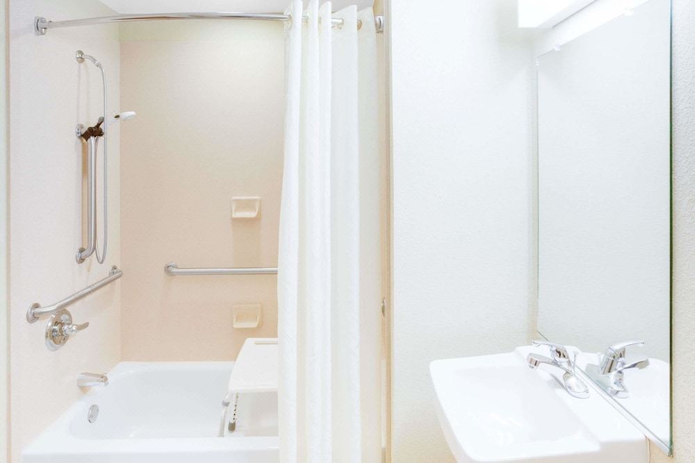 Photo of Bathroom in Saraland