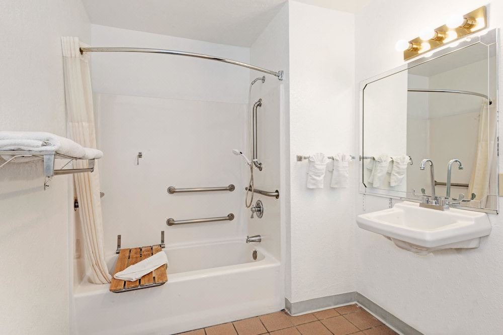 Photo of Bathroom in Espanola