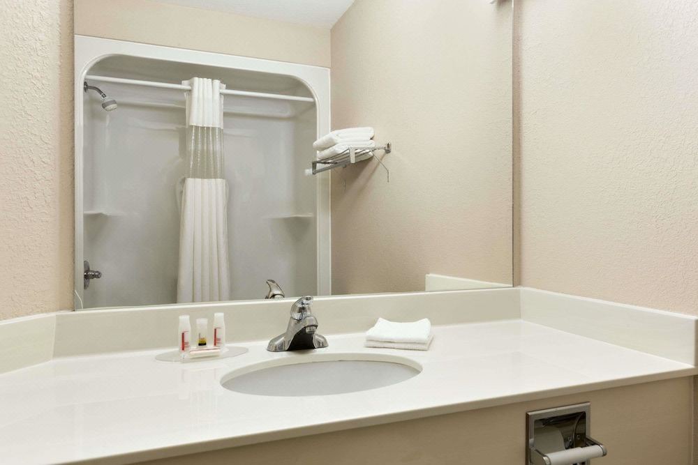Photo of Bathroom in Winkler
