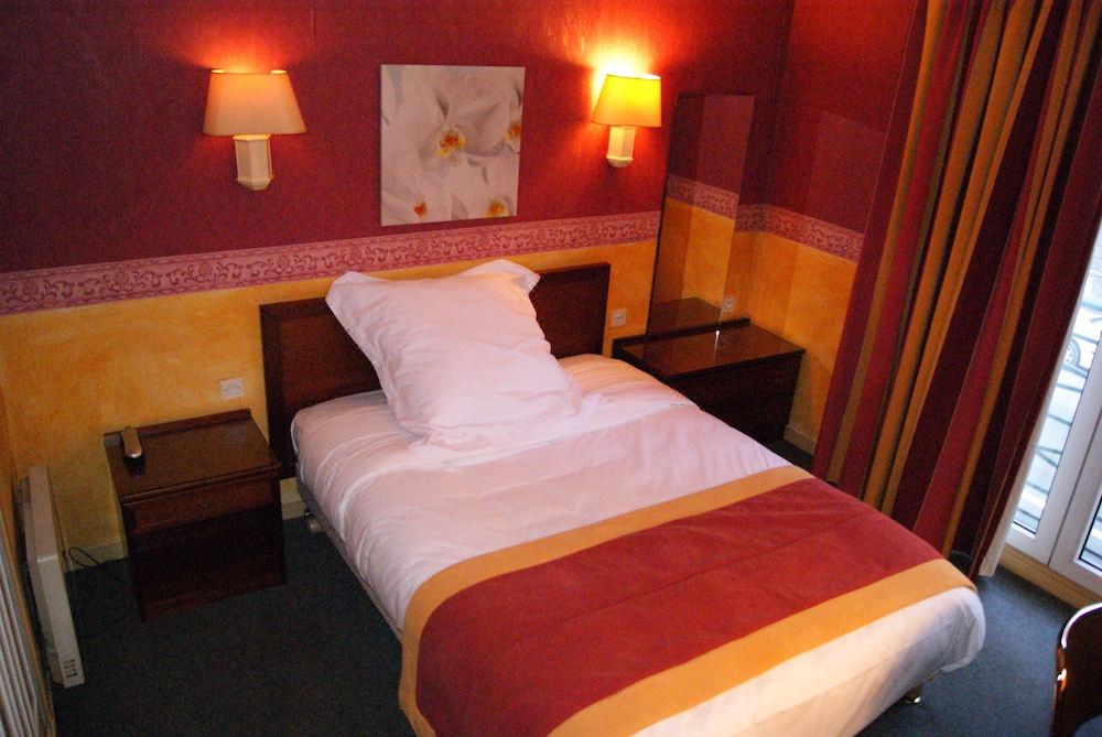 Photo of Bedroom in Rouen City Centre