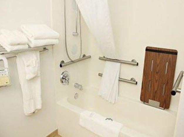 Photo of Bathroom in Raton