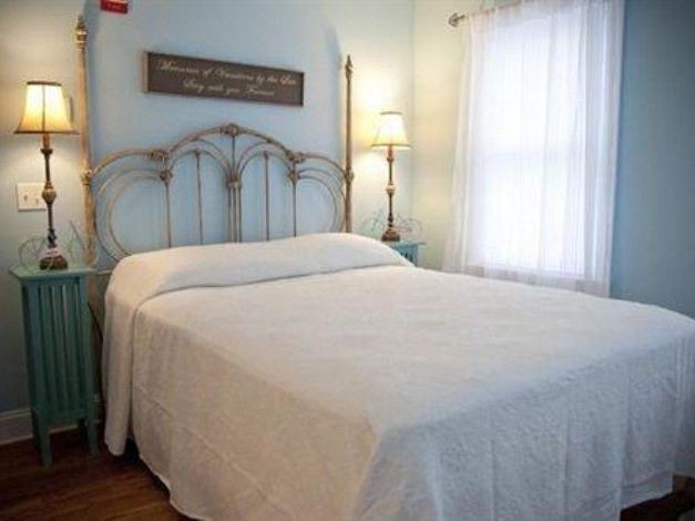 Photo of Bedroom in Wall