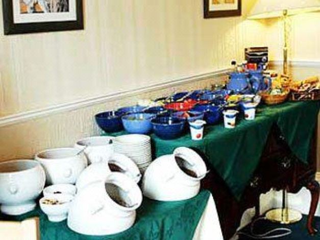 Photo of Livingroom in Newington