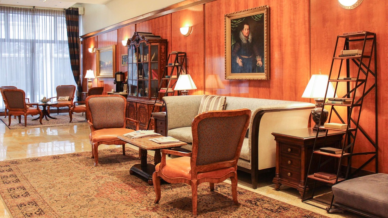 Photo of Livingroom in Downtown