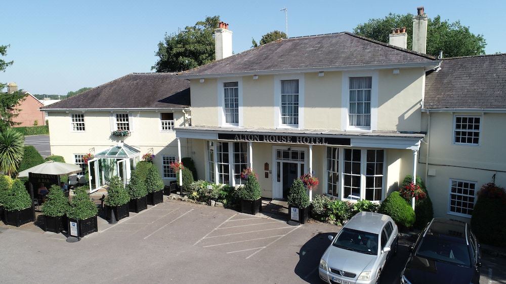 Photo of Buildings in Alton
