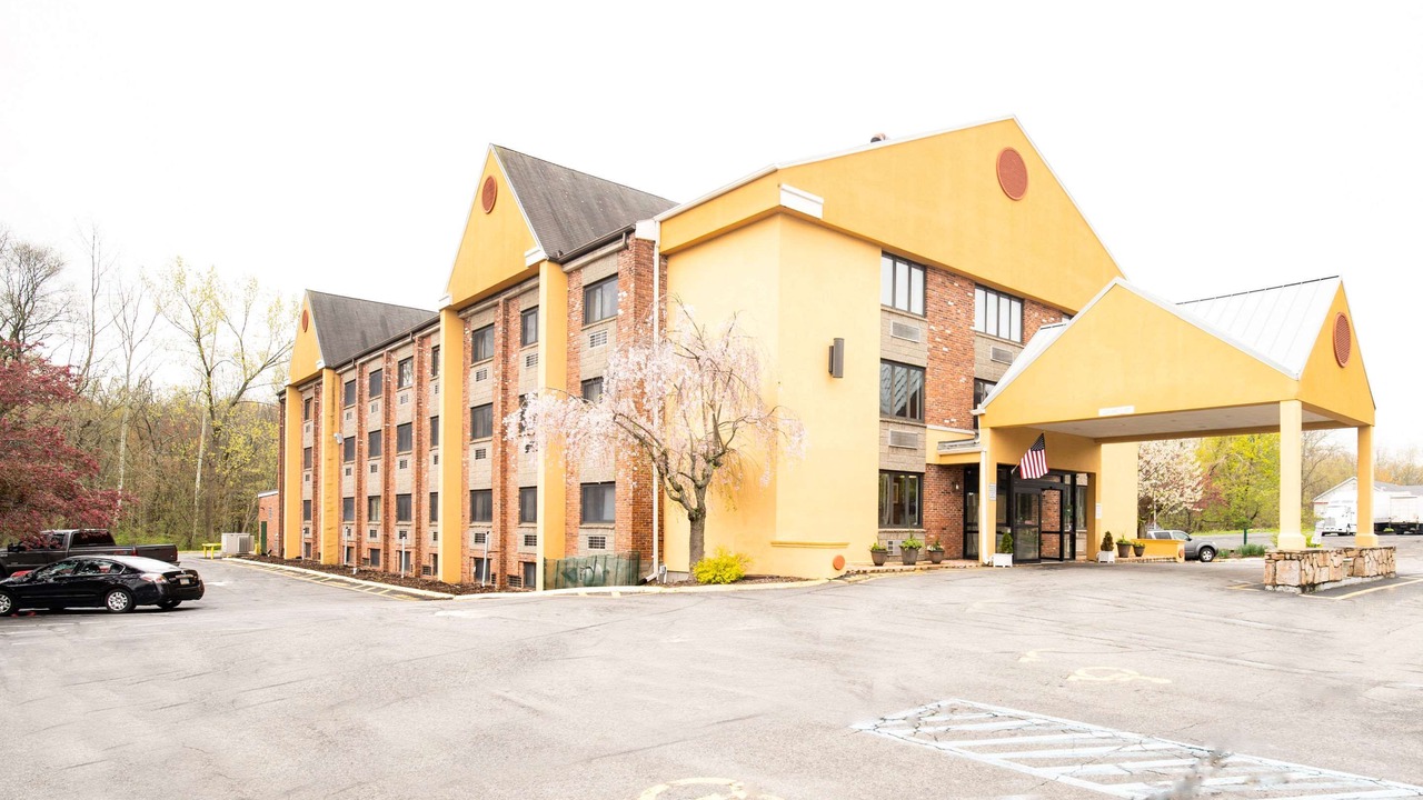 Photo of Buildings in Cromwell