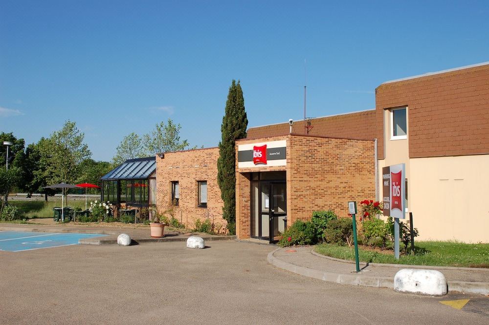 Photo of Buildings in Venoy