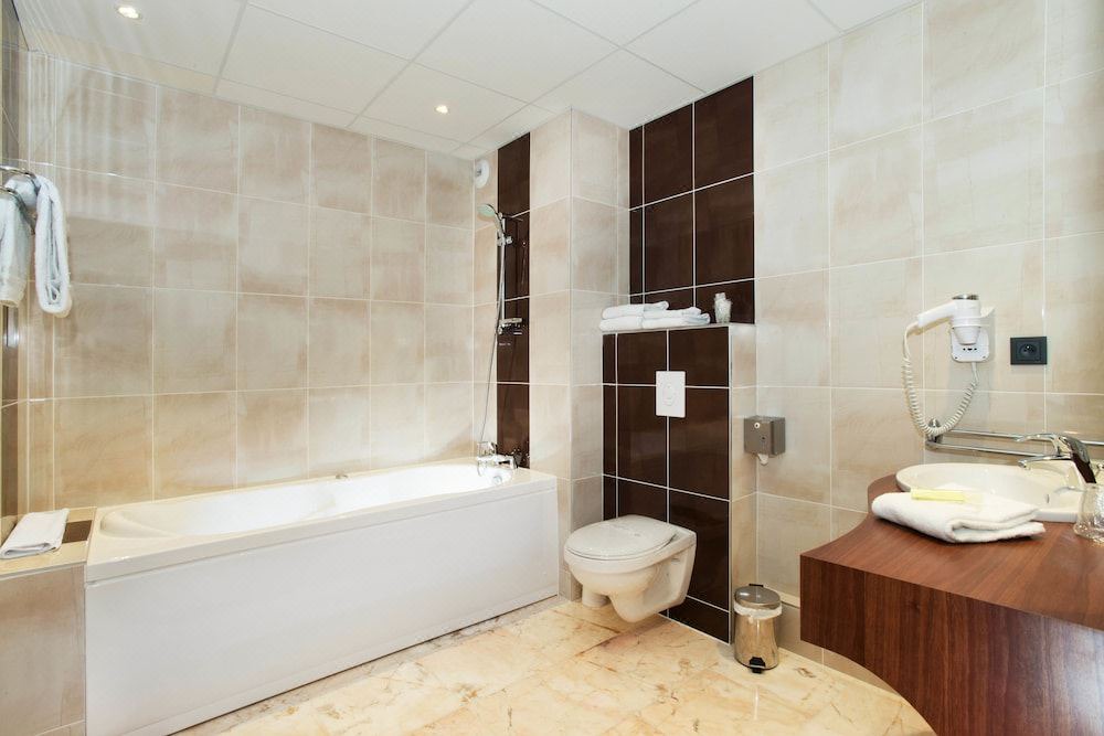 Photo of Bathroom in Joue-les-Tours