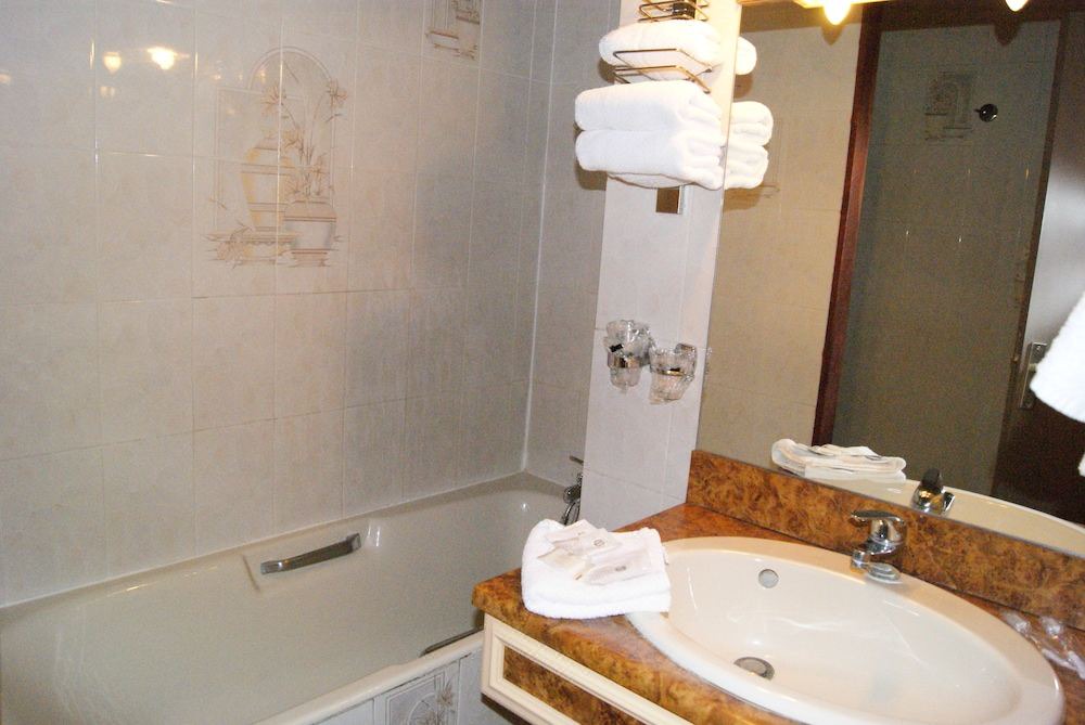 Photo of Bathroom in Rouen City Centre