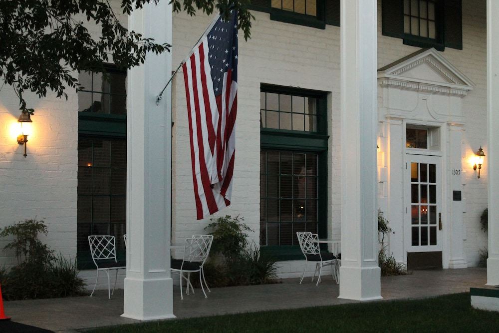 Photo of Buildings in Boulder City