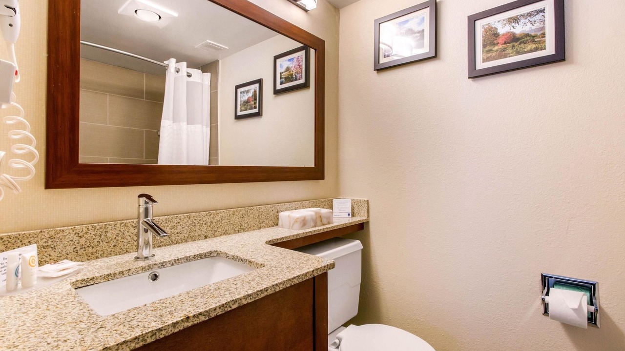 Photo of Bathroom in Edgewater