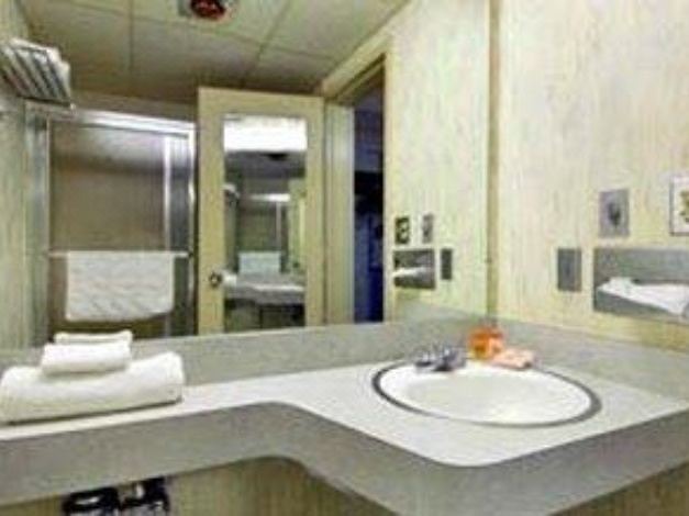 Photo of Bathroom in Niagara Falls