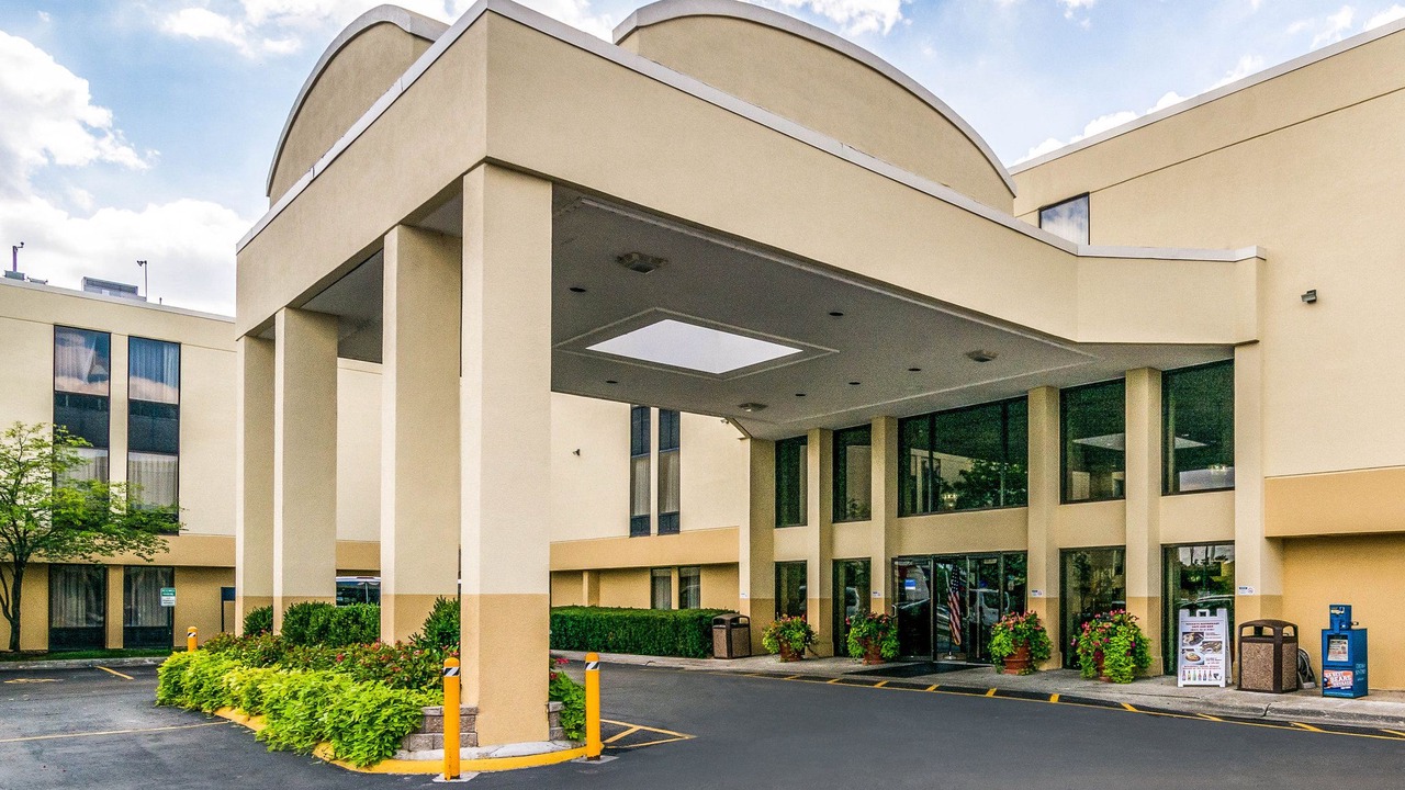 Photo of Buildings in Des Plaines