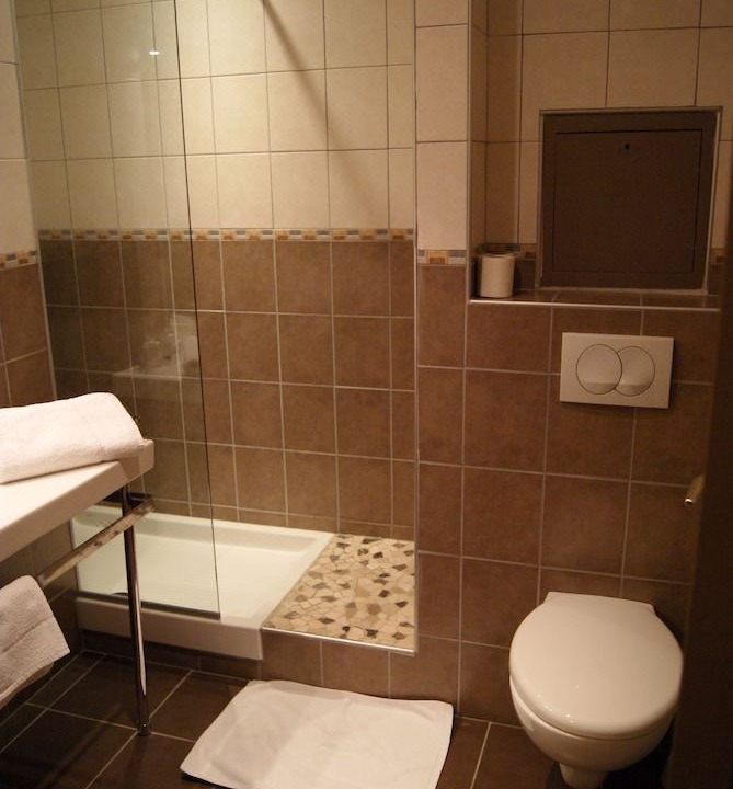 Photo of Bathroom in Rouen City Centre