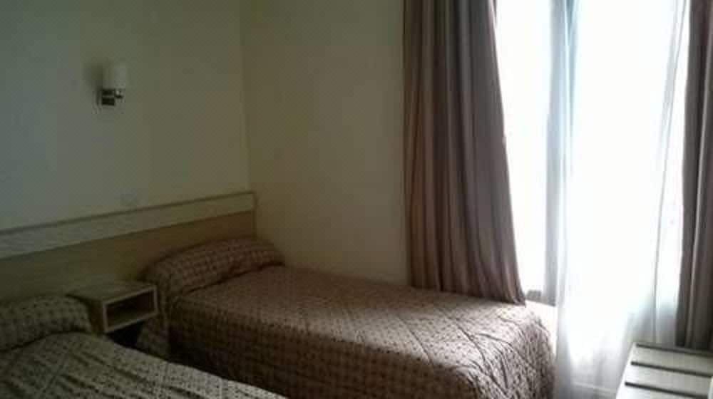 Photo of Bedroom in Saint-Fargeau