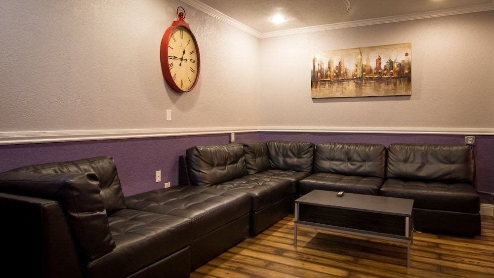 Photo of Livingroom in Lower Nob Hill