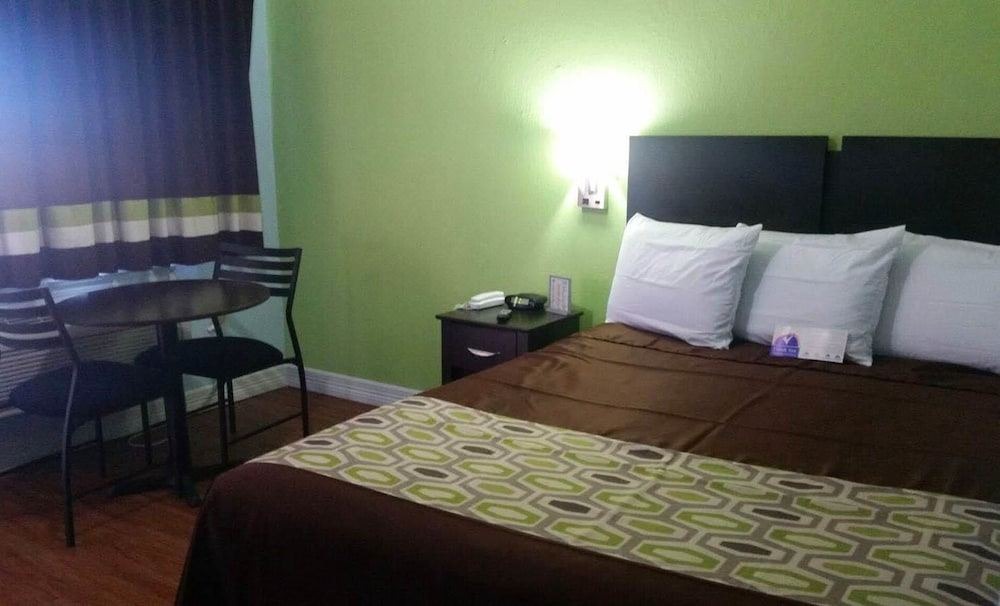 Photo of Bedroom in Groves