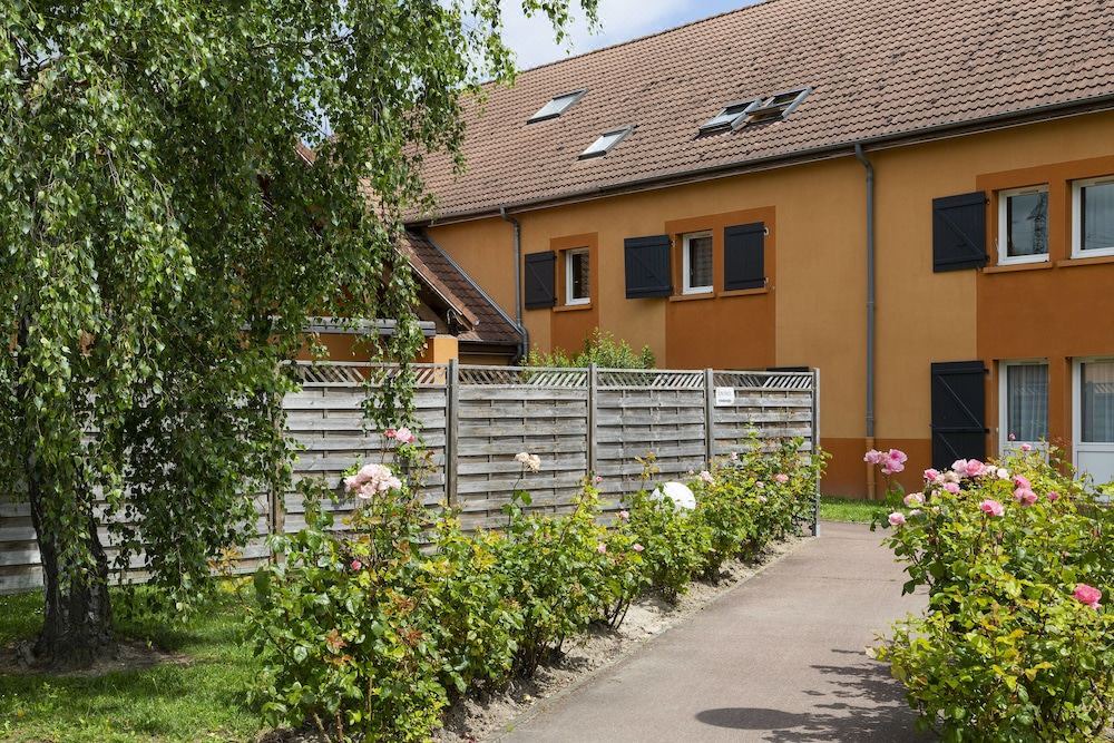 Photo of Buildings in Saran