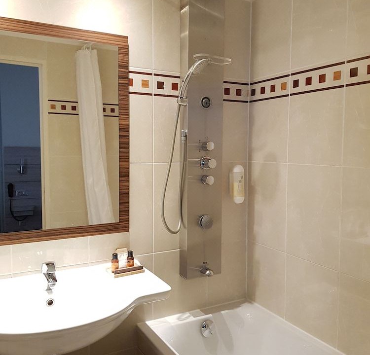 Photo of Bathroom in Quartier de la Plaine-de-Monceaux