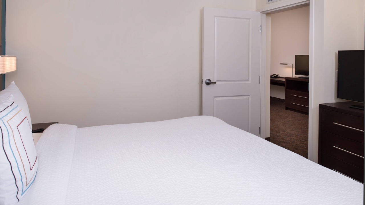 Photo of Bedroom in Ludlam