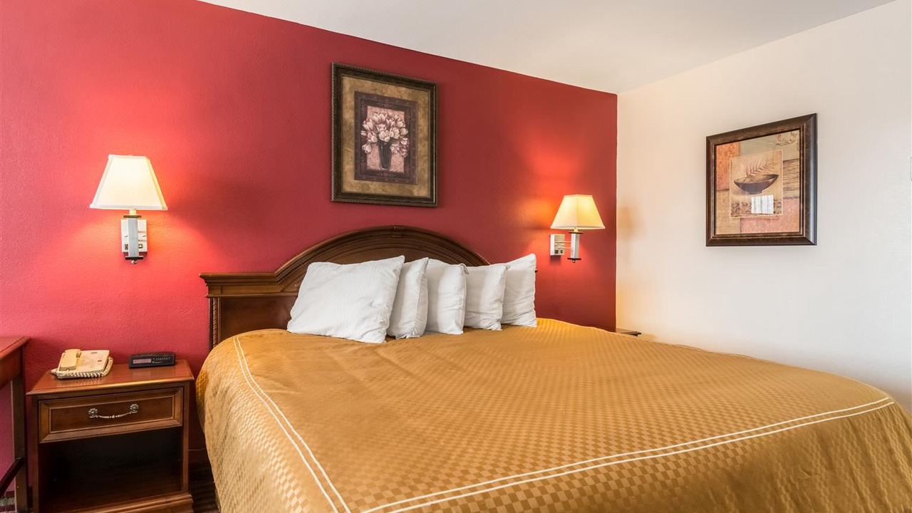 Photo of Bedroom in Luray