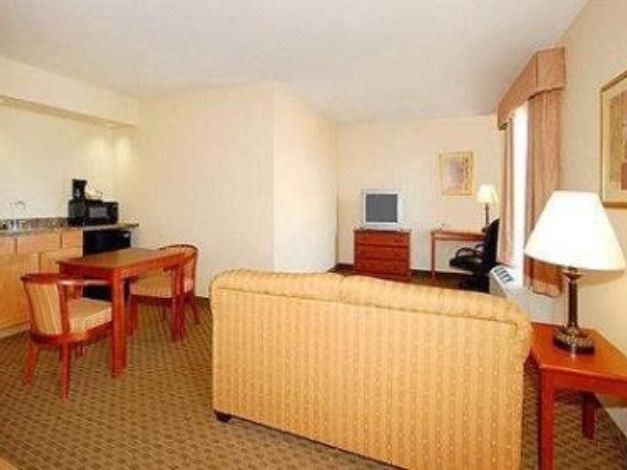 Photo of Livingroom in Sullivan