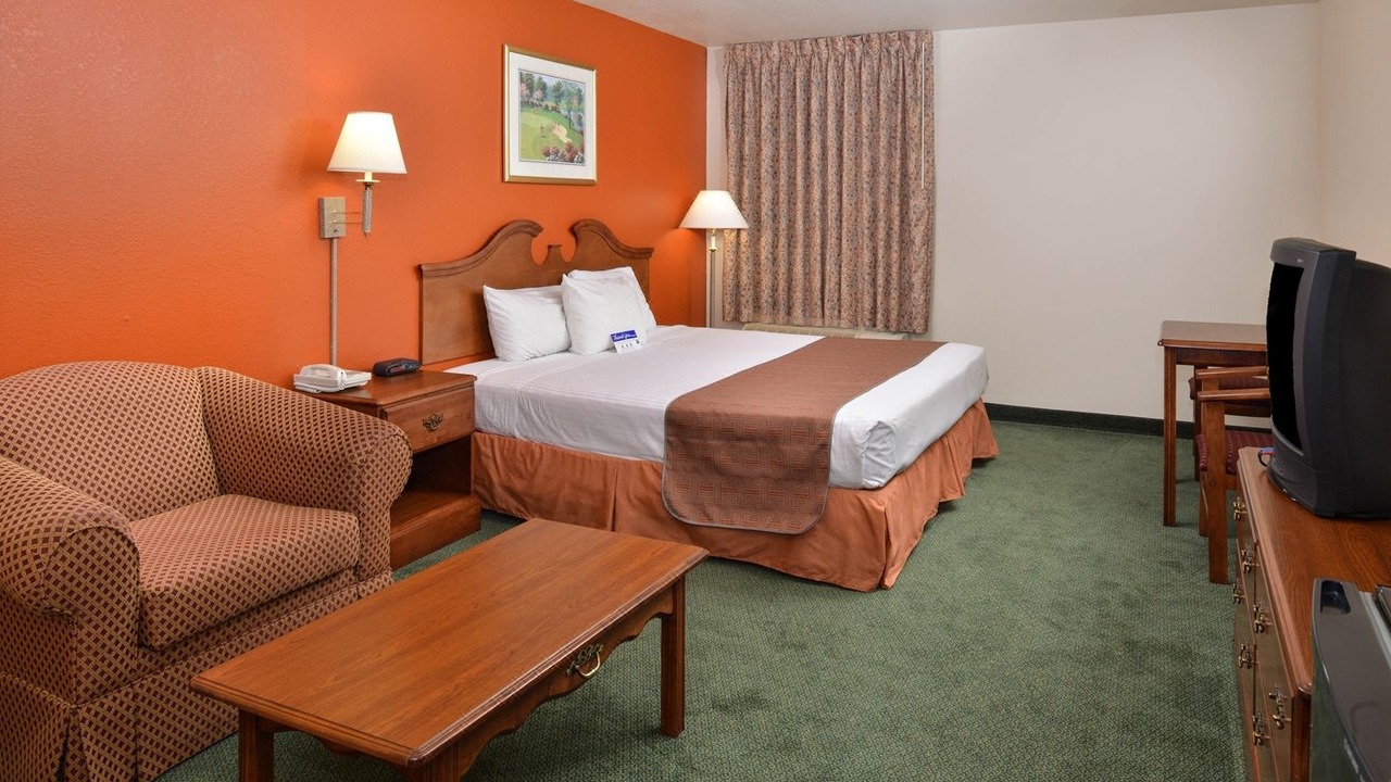 Photo of Bedroom in Star City