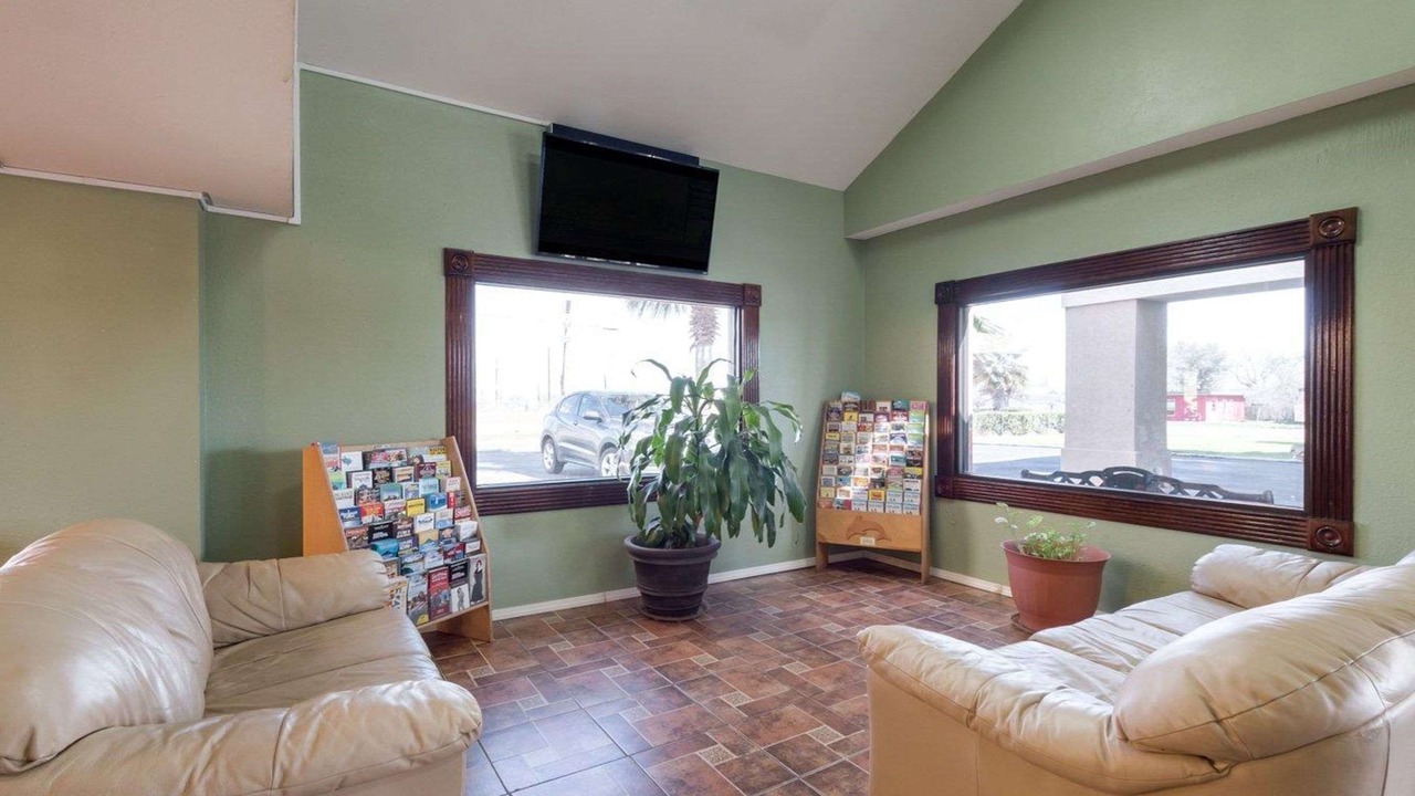 Photo of Livingroom in Central City