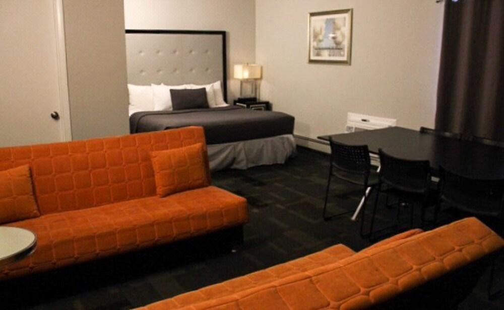Photo of Livingroom in Royal Oak