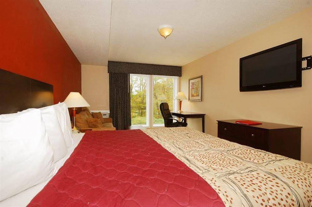 Photo of Bedroom in Westbrook Center