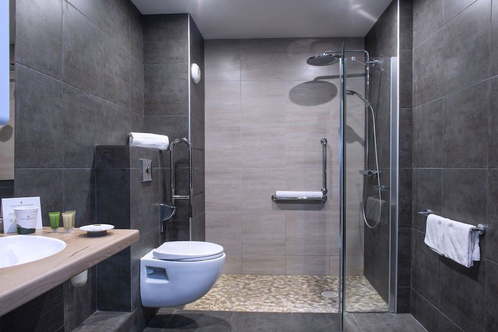 Photo of Bathroom in Ennery