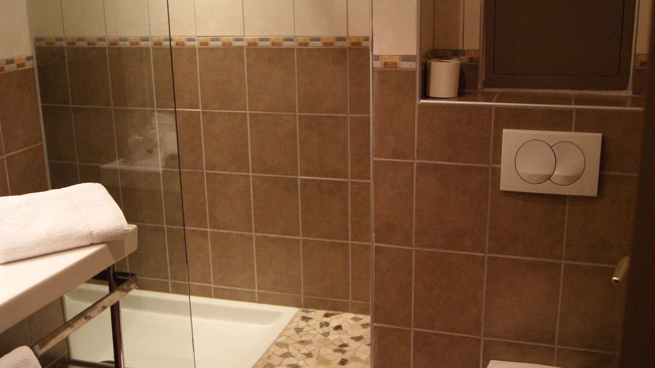 Photo of Bathroom in Rouen City Centre