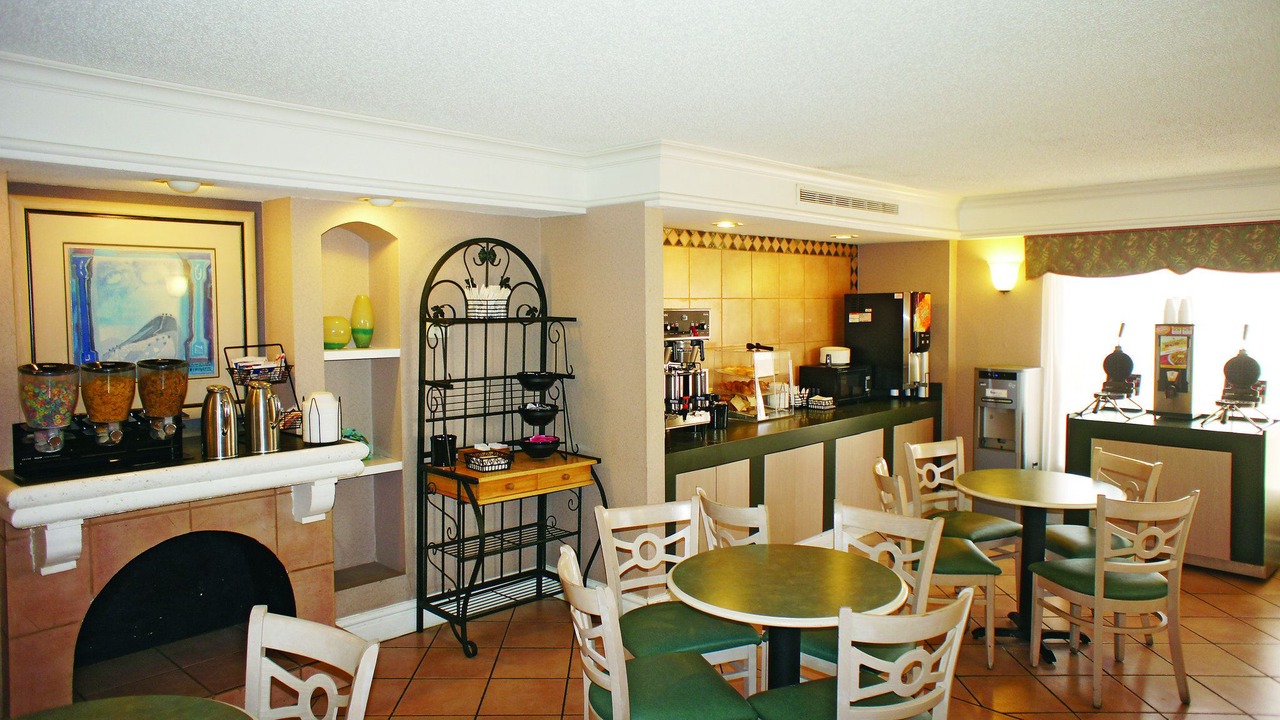 Photo of Livingroom in Lenexa