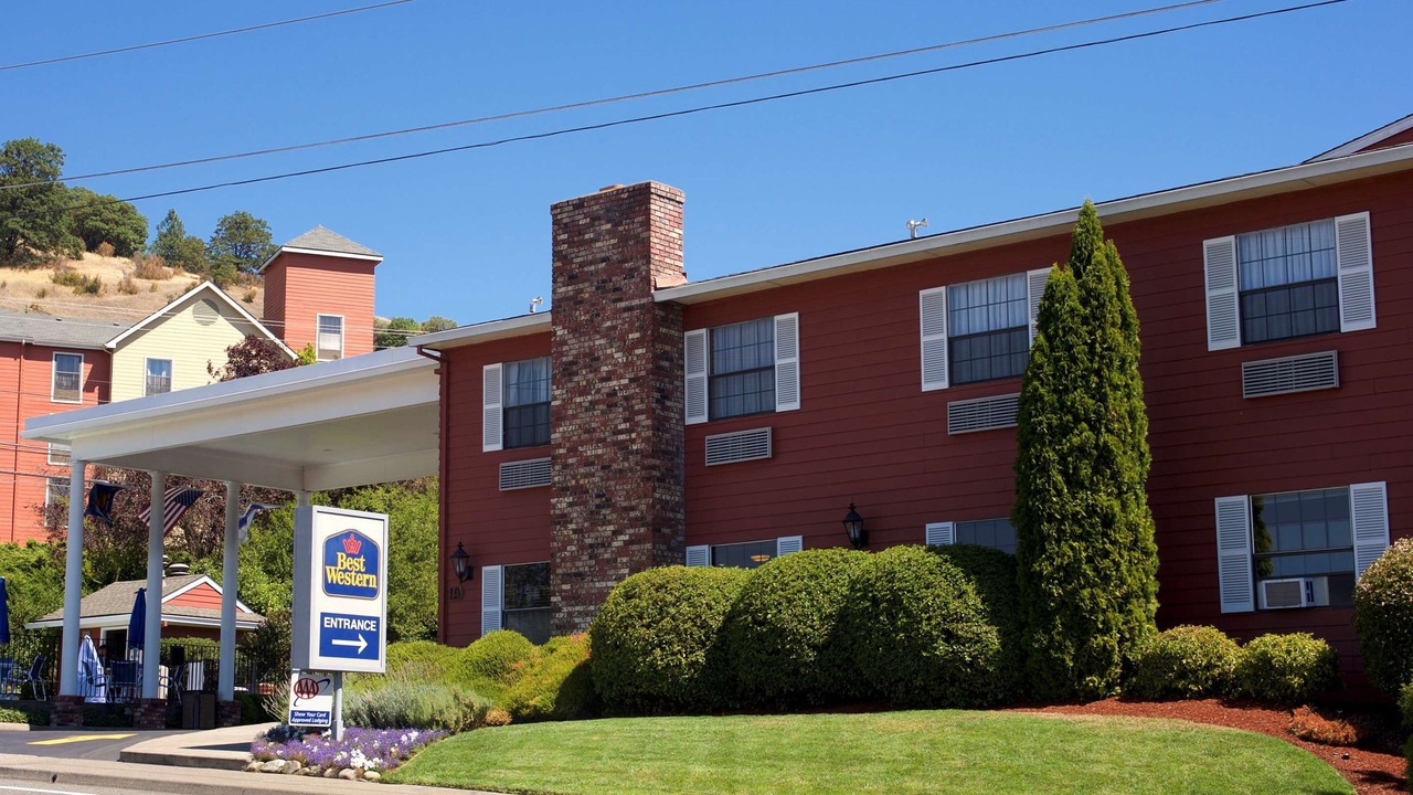 Photo of Buildings in Grants Pass